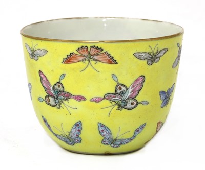 Lot 41 - A Chinese famille rose teacup