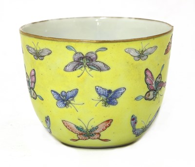 Lot 41 - A Chinese famille rose teacup