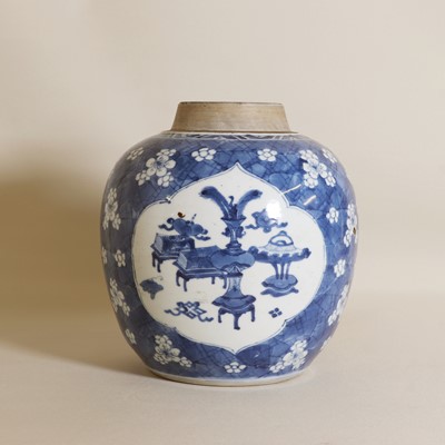 Lot 20 - A Chinese blue and white jar