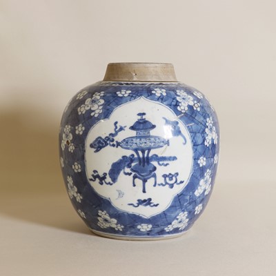 Lot 20 - A Chinese blue and white jar