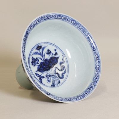 Lot 13 - A Chinese blue and white stem cup