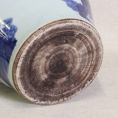 Lot 18 - A Chinese blue and white vase