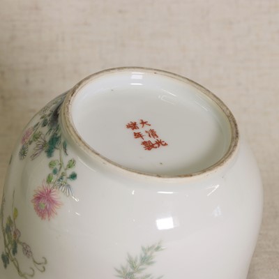 Lot 65 - A Chinese famille rose bowl and cover