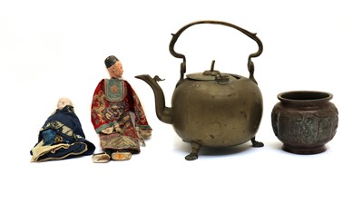 Lot 85 - A group of Chinese and Japanese collectables