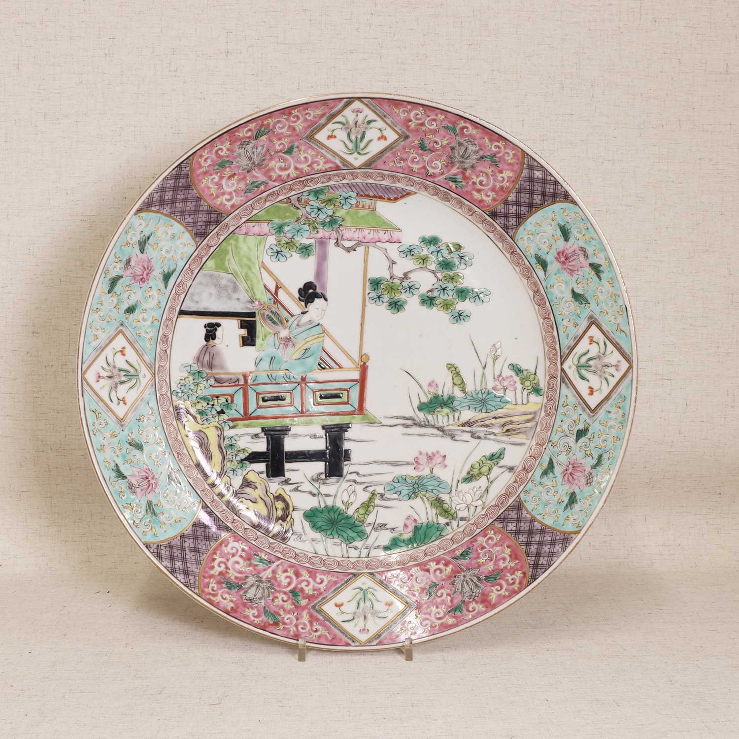 Lot 41 - A famille rose charger
