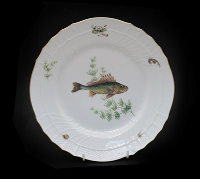 Lot 79 - A group of ten Richard Ginori porcelain plates