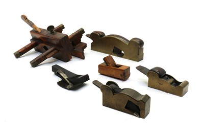 Lot 319 - A collection of woodworking planes