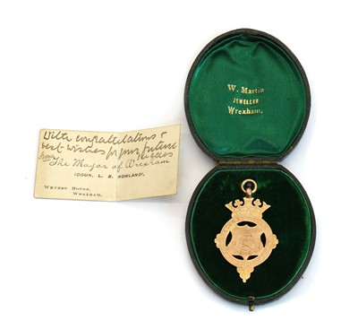 Lot 11 - A 9ct gold medallion