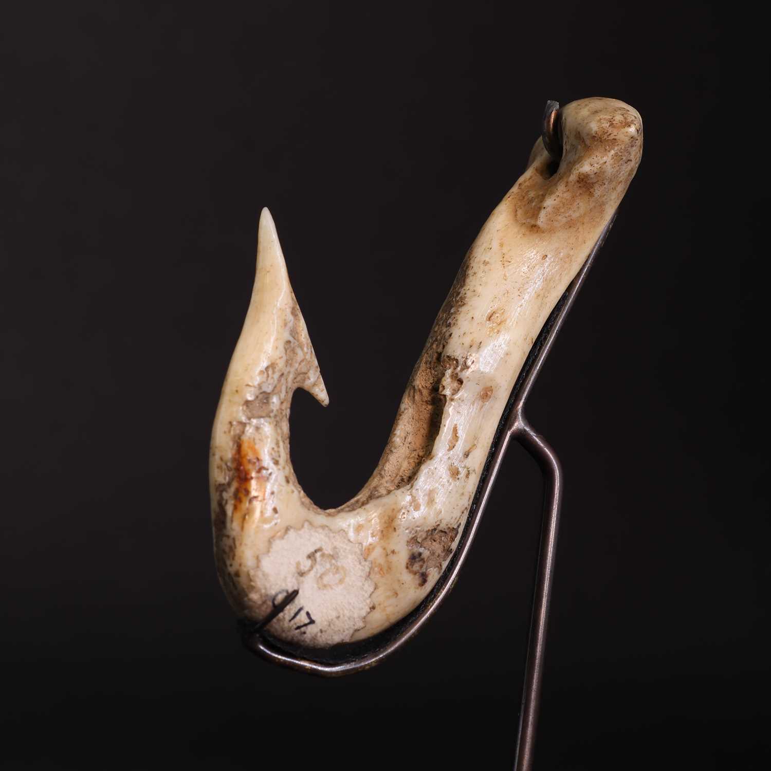 Lot 75 - A Maori bone 'hei matau' fish hook