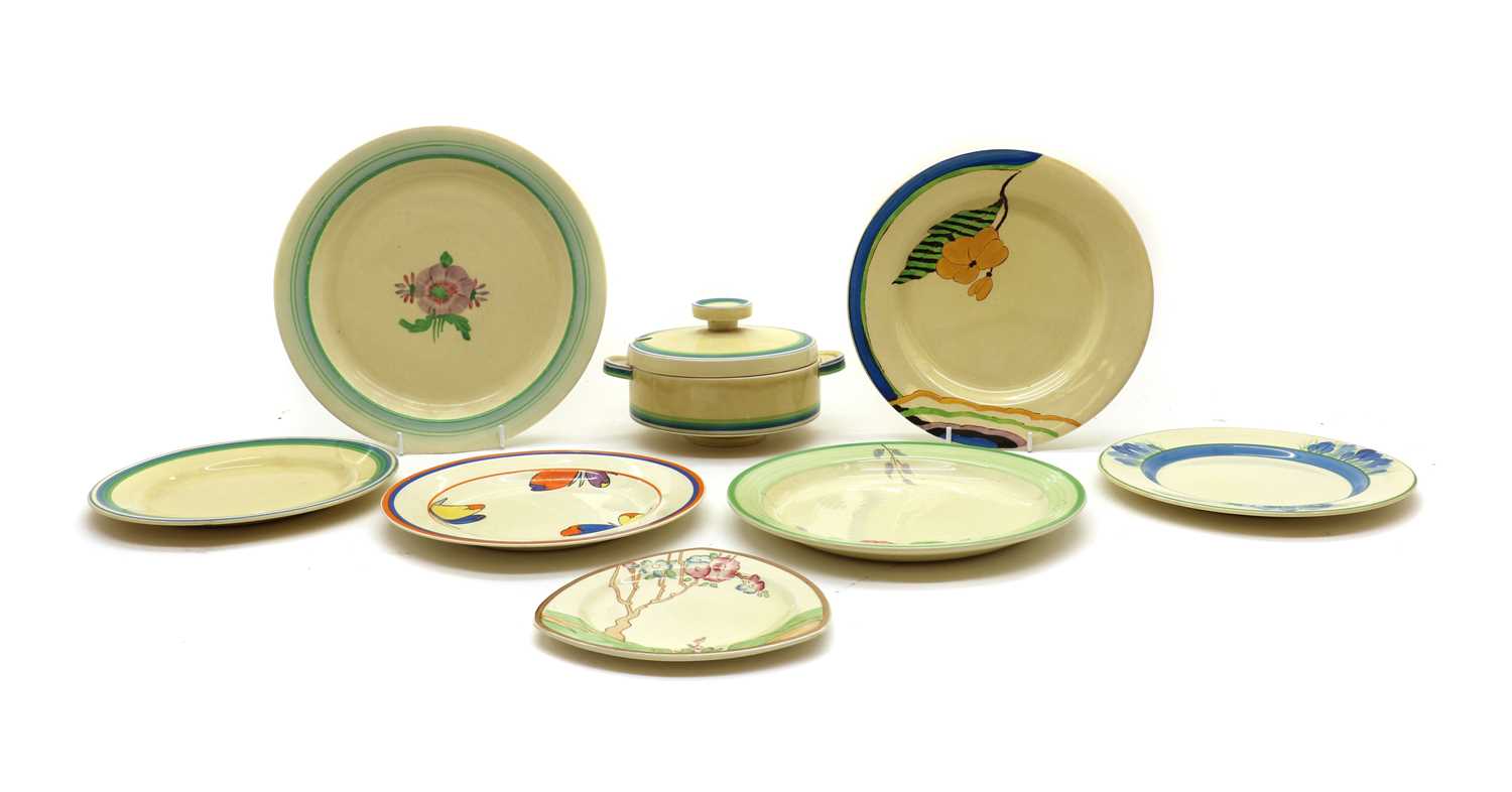 Lot 152 - A Clarice Cliff Odeon-shaped tureen