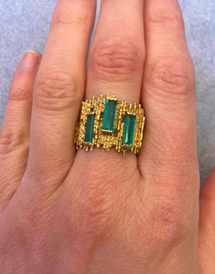 Lot 183 - An 18ct gold emerald ring, by Andrew Grima, c.1960