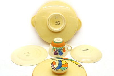 Lot 93 - A Clarice Cliff pottery tureen