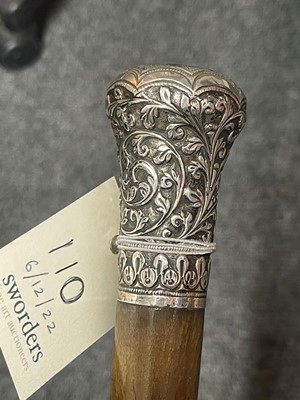 Lot 110 - A rhinoceros horn walking stick