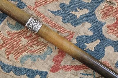 Lot 110 - A rhinoceros horn walking stick