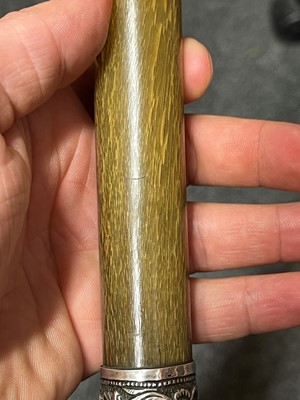 Lot 110 - A rhinoceros horn walking stick