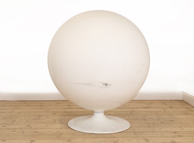 Lot 292 - A ball chair