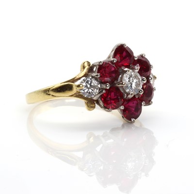 Lot 391 - A diamond and ruby cluster ring