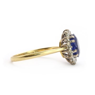 Lot 102 - An 18ct gold sapphire and diamond oval cluster ring