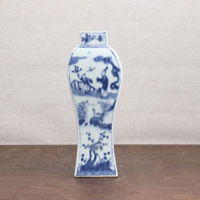 Lot 95 - A Chinese blue and white square vase
