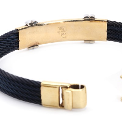 Lot 101 - A two colour gold cable bangle
