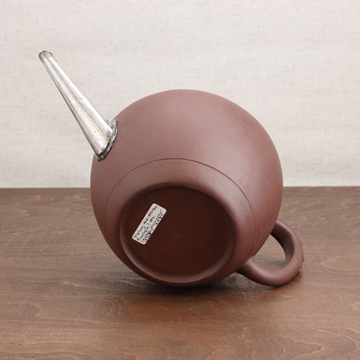 Lot 41 - A Chinese Yixing zisha stoneware teapot