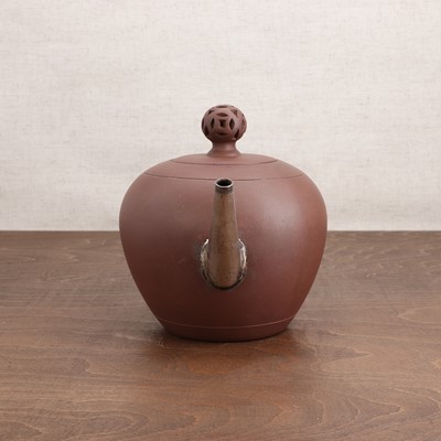 Lot 41 - A Chinese Yixing zisha stoneware teapot
