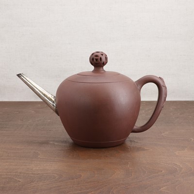 Lot 41 - A Chinese Yixing zisha stoneware teapot