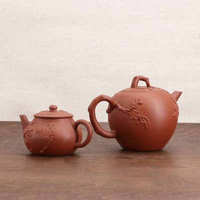Lot 40 - A Chinese export Yixing zisha stoneware teapot