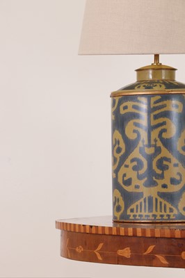 Lot 176 - A pair of toleware table lamps