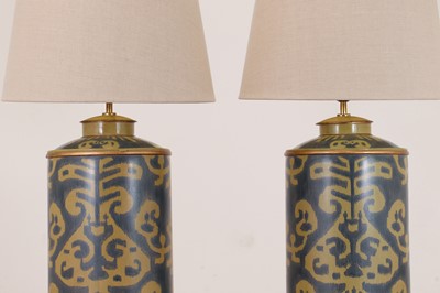 Lot 176 - A pair of toleware table lamps