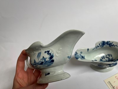 Lot 460 - A pair of Worcester blue and white porcelain sauce boats