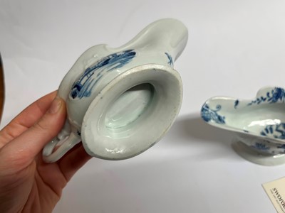 Lot 460 - A pair of Worcester blue and white porcelain sauce boats