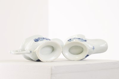 Lot 460 - A pair of Worcester blue and white porcelain sauce boats