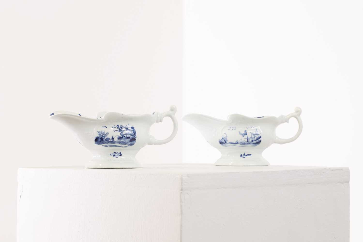 Lot 460 - A pair of Worcester blue and white porcelain sauce boats