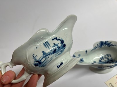 Lot 460 - A pair of Worcester blue and white porcelain sauce boats
