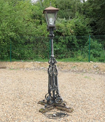 Lot 446 - A Victorian cast iron street lamp