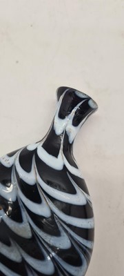 Lot 230 - A group of trailed glassware