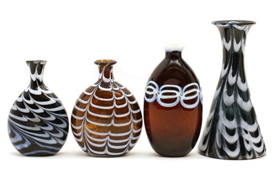 Lot 230 - A group of trailed glassware
