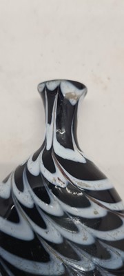 Lot 230 - A group of trailed glassware