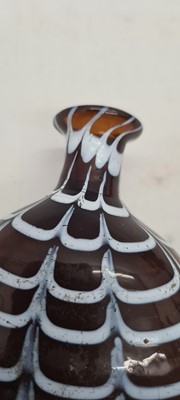Lot 230 - A group of trailed glassware