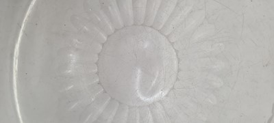Lot 197 - An engraved glass bowl