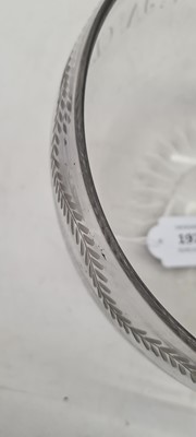 Lot 197 - An engraved glass bowl