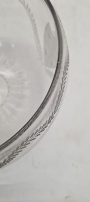 Lot 197 - An engraved glass bowl