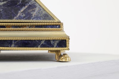 Lot 116 - A lapis lazuli table lamp
