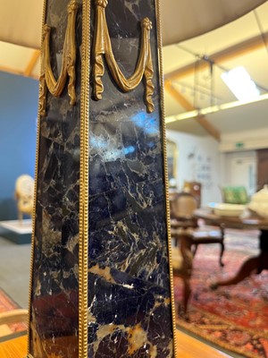 Lot 116 - A lapis lazuli table lamp