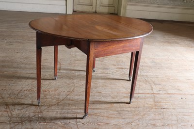 Lot 31 - ☘ A George III mahogany Pembroke table