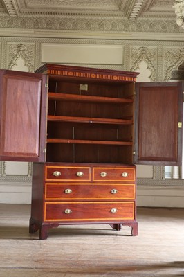 Lot 26 - ☘ A Sheraton-style mahogany press