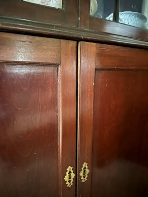 Lot 25 - ☘ A George III mahogany standing corner cupboard