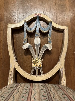 Lot 73 - ☘ A pair of Sheraton-style painted shield-back chairs
