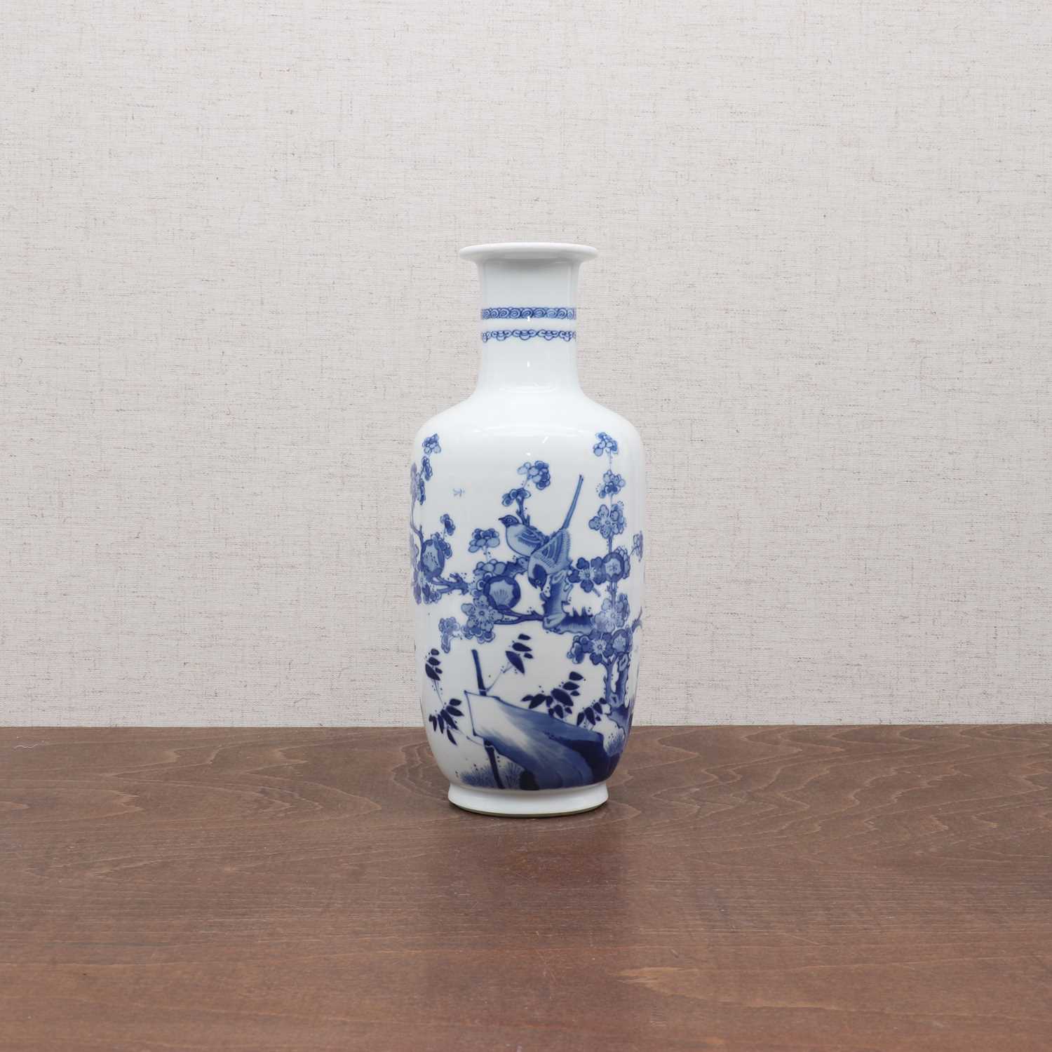 Lot 341 - A Chinese blue and white vase